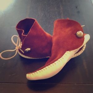 Taos Women’s Moccasins size 6